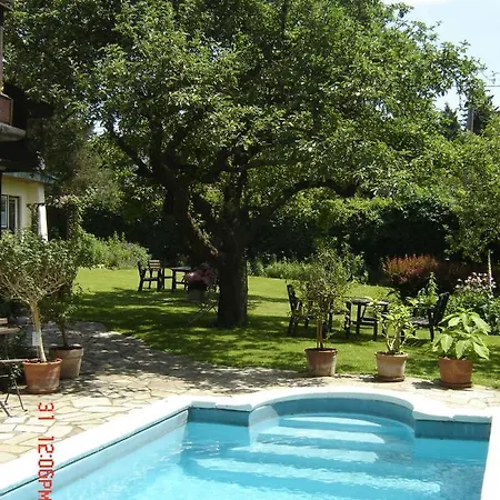 Ferienhaus Im Garten Mit Pool