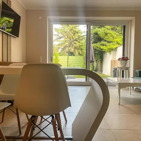 Side Apartment *