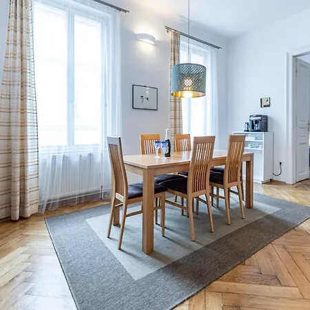 Historic & Luxurious By Jr Apartment