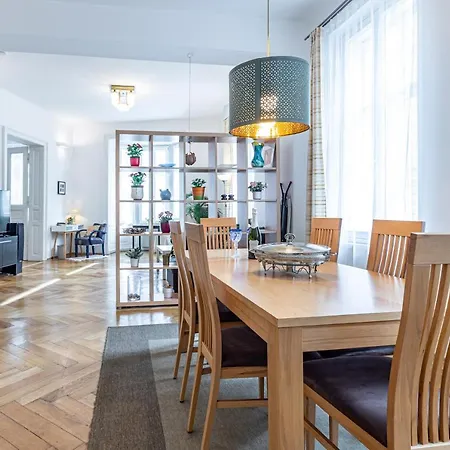 Historic & Luxurious By Jr Apartment *