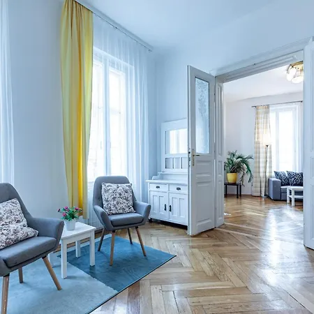 Historic & Luxurious By Jr Apartment *