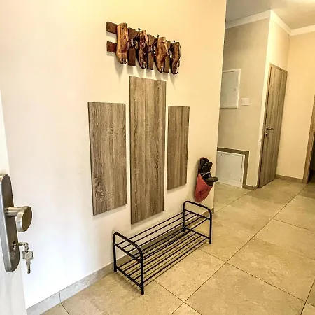 Side Apartment