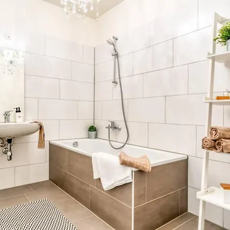 Modern & Sunny 52m2 With Balcony & Fast Wifi Vídeň