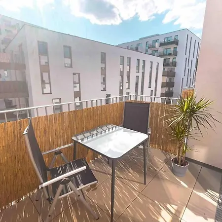 アパート Modern & Sunny 52m2 With Balcony & Fast Wifi