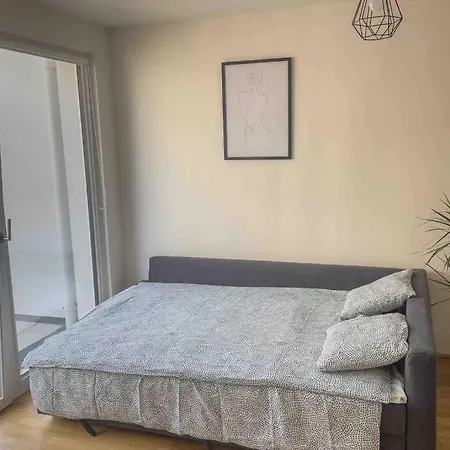 Modern & Sunny 52m2 With Balcony & Fast Wifi *