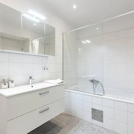 Chic One-bedroom With King-size Bed, Nestled In Vienna's Vibrant Heart * Vienna