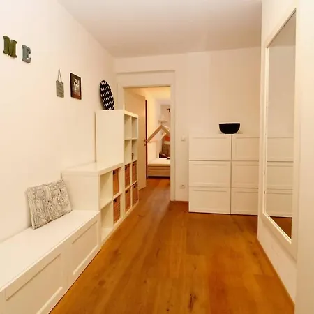 Apartment Modern Spacious, 2 Bedroom, Free Parking *