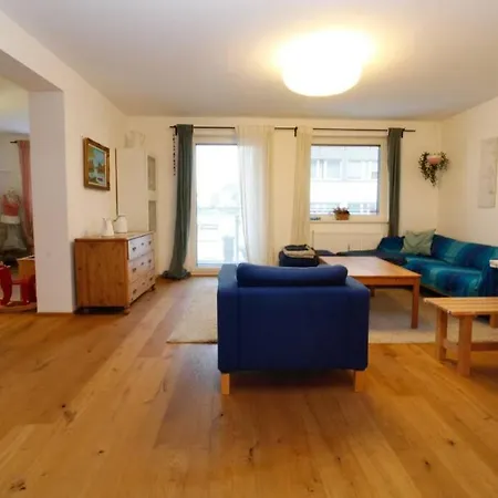 Apartment Modern Spacious, 2 Bedroom, Free Parking