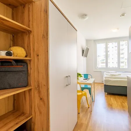 Feelgood Smartliving | Contactless Check-in Апарт-отель 3*