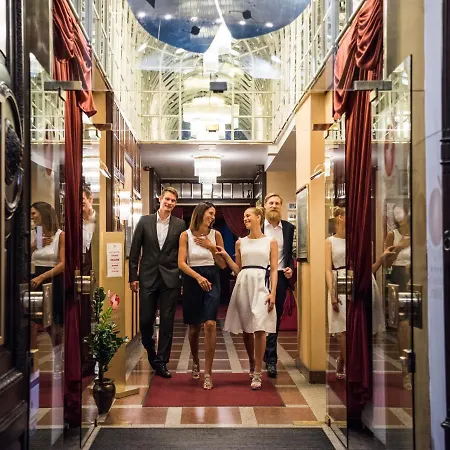 Theaterhotel & Hotel 4*