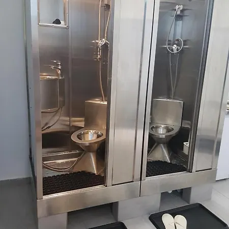 Simple Apt - 8 Bed Is Having No Kitchen *