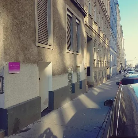 Simple Apt - 8 Bed Is Having No Kitchen Apartment Vienna