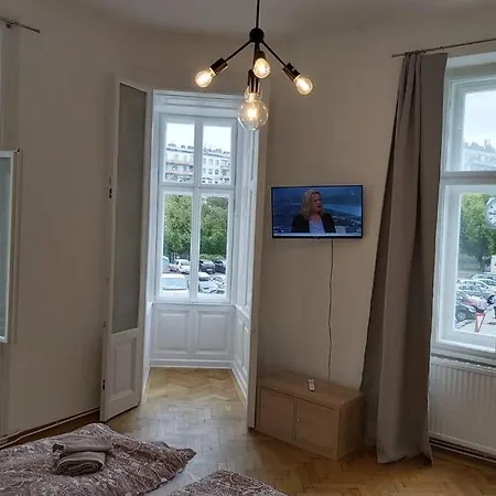 Apartment Lovely New 2 Bedroom Near Hannovamarkt *