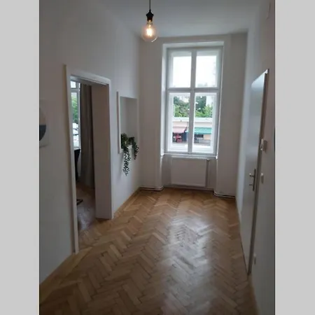 Lovely New 2 Bedroom Near Hannovamarkt *