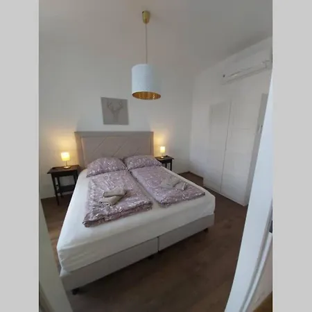 Apartment Lovely New 2 Bedroom Near Hannovamarkt *