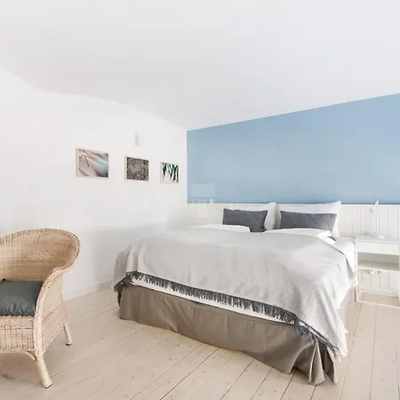 Vorgarten - Central, New And Stylish For Your Comfortable In *