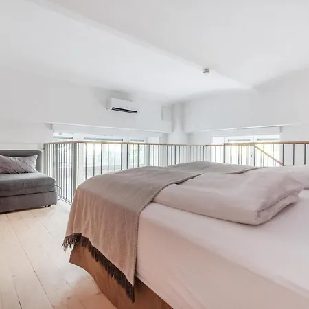 Vorgarten - Central, New And Stylish For Your Comfortable In *