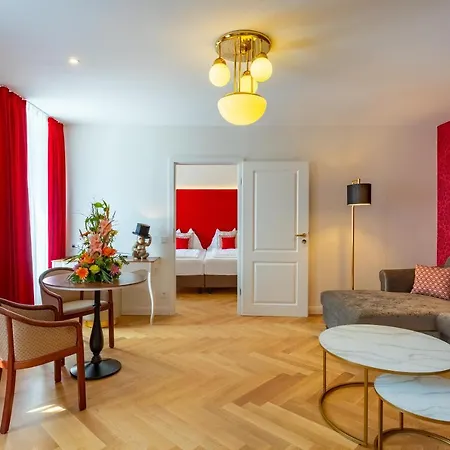 Theaterhotel & Hotel 4*
