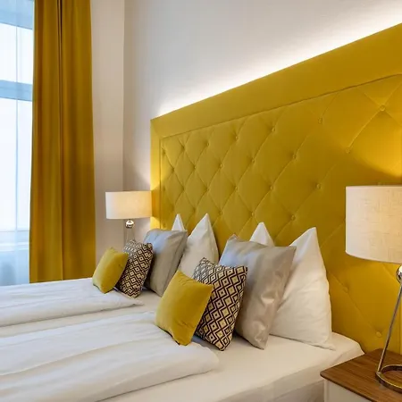 Hotel Theaterhotel & 4*