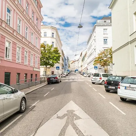 Micro Rooftop Penzing Апартаменты