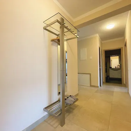Apartment Side Ii *