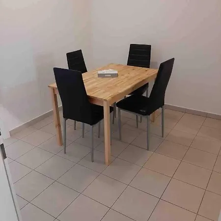 Appartement Modern Flat Incl Parking, Near Metro U1