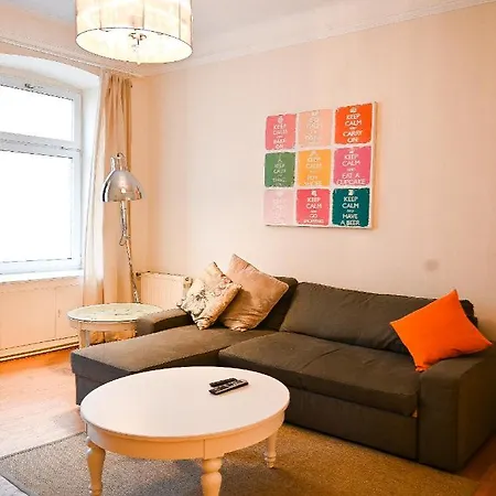 Bright Schoenbrunn Palace Apartment