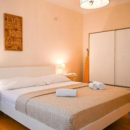 Bright Schoenbrunn Palace Apartment