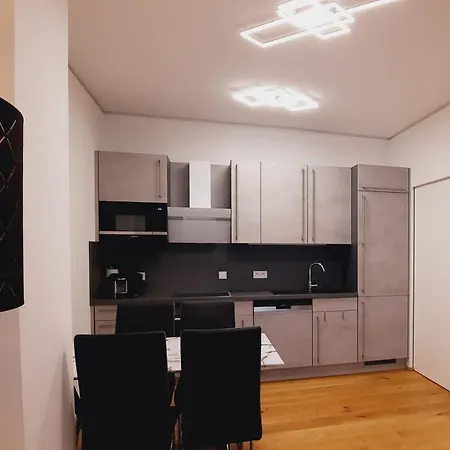 Superior & Rooftop Pool Apartment