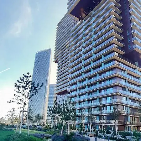 Superior & Rooftop Pool Apartment *