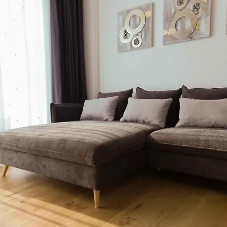 Superior & Rooftop Pool Apartment Wien