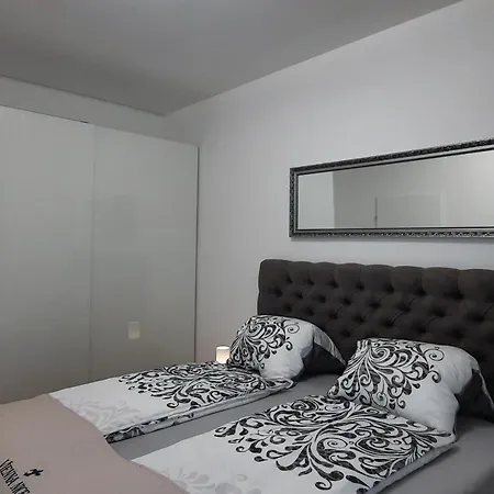 Superior & Rooftop Pool Apartment Wien