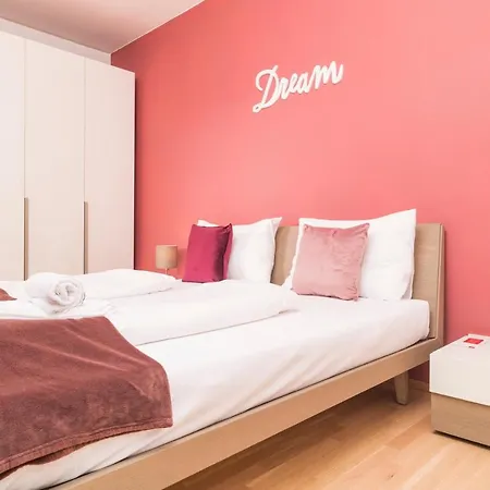 Triiiple Tower Dream With Rooftop-summer-pool Apartment