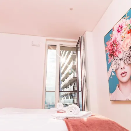 Triiiple Tower Dream With Rooftop-summer-pool Apartment