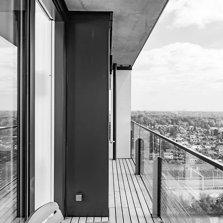 Triiiple Tower Dream With Rooftop-summer-pool Apartment