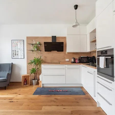 Apartment New, Stylish, Bright, Cozy And Central In Quiet Area *