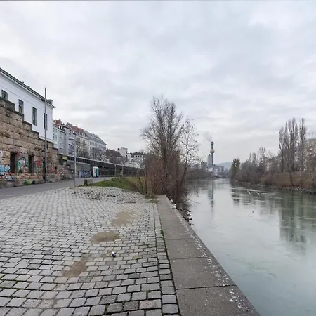 New, Stylish, Bright, Cozy And Central In Quiet Area Vienna