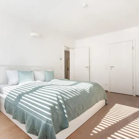 Immersed Into Vienna's Life And Yet A Retreat, Minimum 30 Nights Apartment *