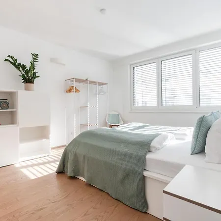 Immersed Into Vienna's Life And Yet A Retreat, Minimum 30 Nights Apartment