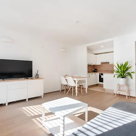 Apartment Immersed Into Vienna's Life And Yet A Retreat, Minimum 30 Nights *