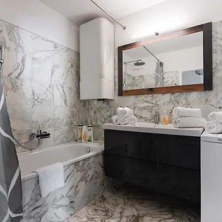 Floor With Free Parking&ac Appartement *