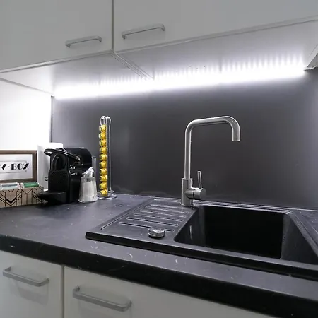Apartment, Modern Und Neu Renoviert