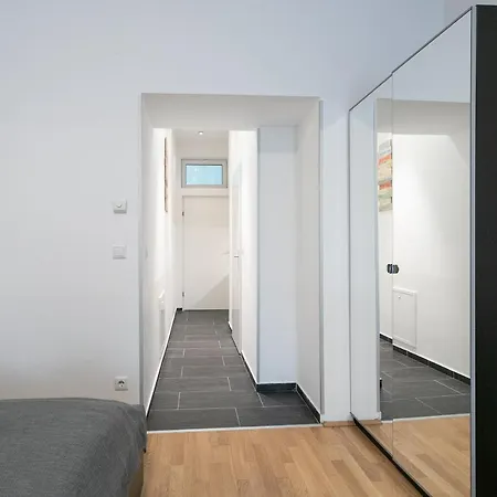 Apartment, Modern Und Neu Renoviert Apartment