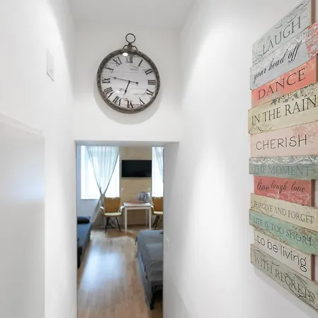Apartment Apartment, Modern Und Neu Renoviert *