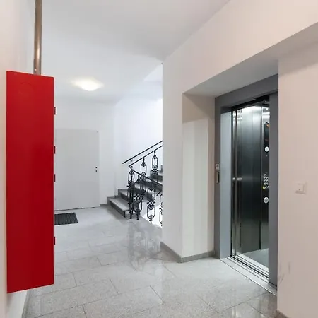 Apartment New, Stylish, Bright, Cozy And Central In Quiet Area *