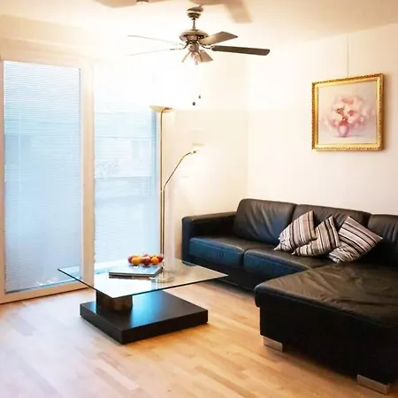 Apartment New, Quiet Flat Next To U1, Vic, Shopping Mall,...
