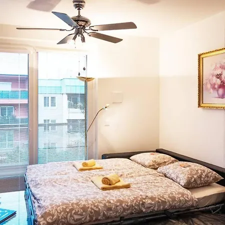 Apartment New, Quiet Flat Next To U1, Vic, Shopping Mall,... *