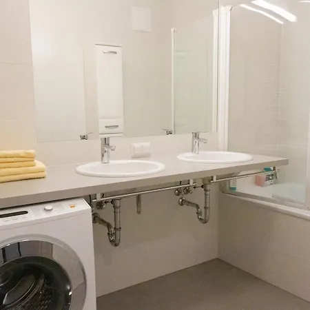 New, Quiet Flat Next To U1, Vic, Shopping Mall,... *