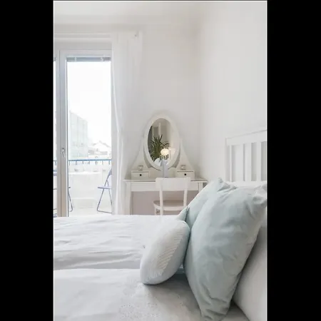 Operastreet Center Santorin Apartman *
