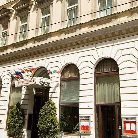 Theaterhotel & Hotel 4*